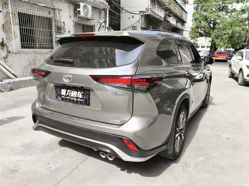 Toyota Crown Kluger 2025 из CN, фото 9