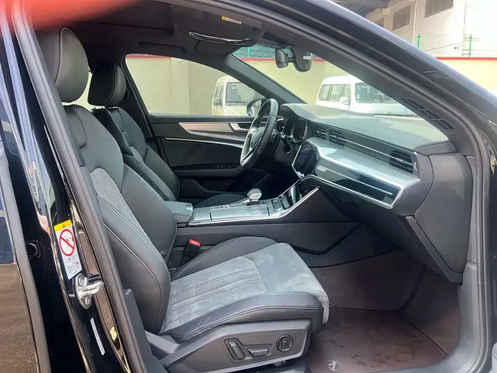 Audi A6L 2022 из CN, фото 10