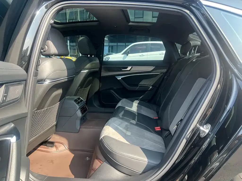 Audi A6L 2022 из CN, фото 4
