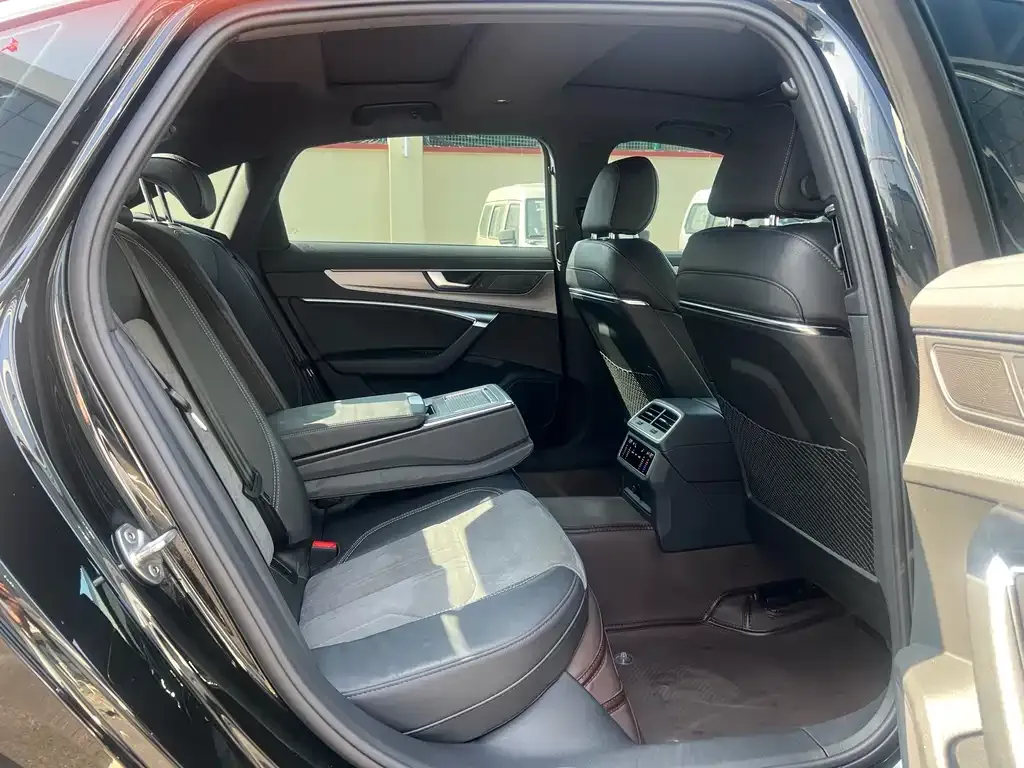 Audi A6L 2022 из CN, фото 9