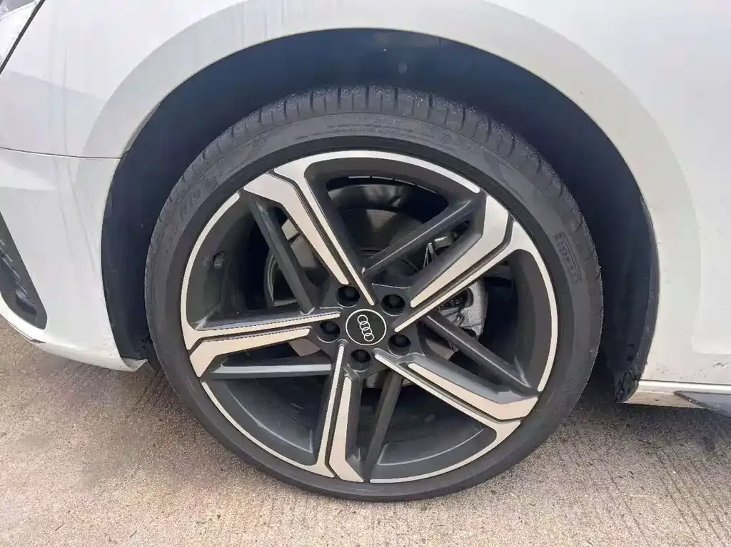 Audi A4L 2024 из CN, фото 5