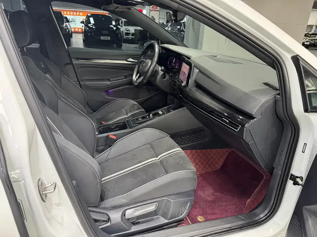 Volkswagen Golf 2022 из CN, фото 4