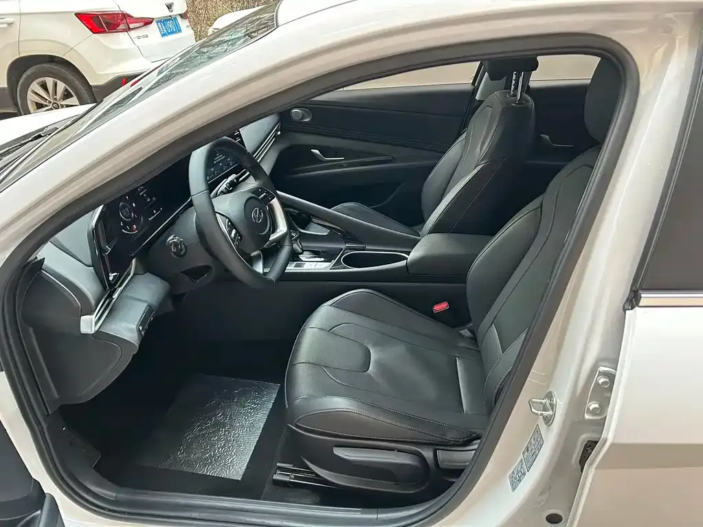 Hyundai Elantra 2022 из CN, фото 10