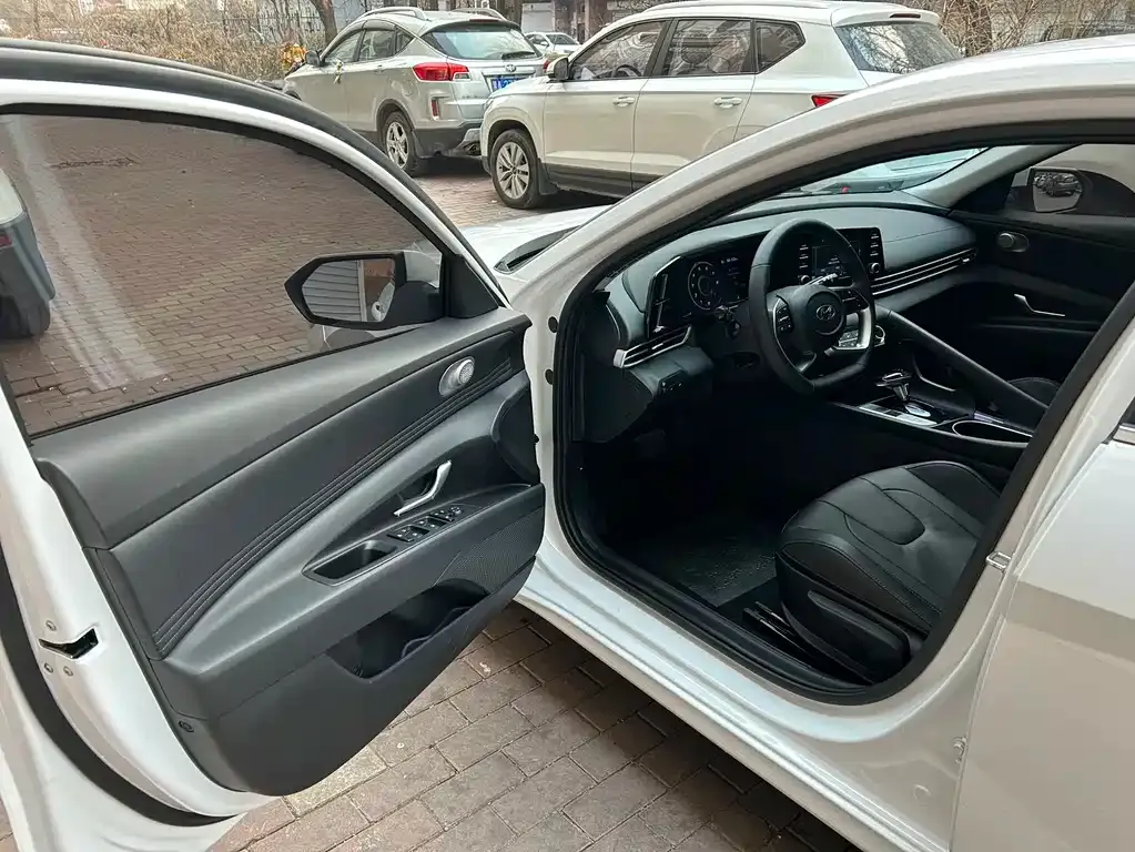 Hyundai Elantra 2022 из CN, фото 9