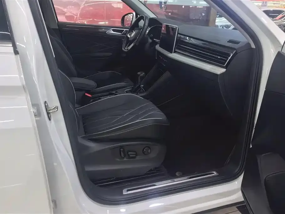 Volkswagen Tiguan L 2024 из CN, фото 8