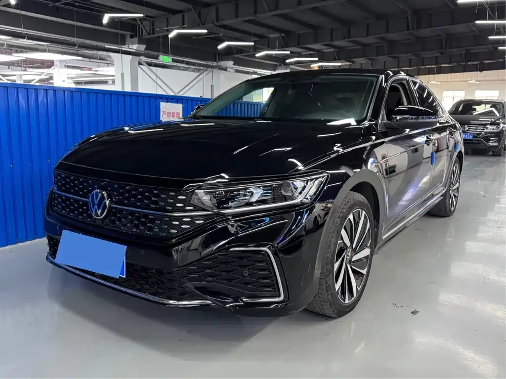Volkswagen Passat — фото 1