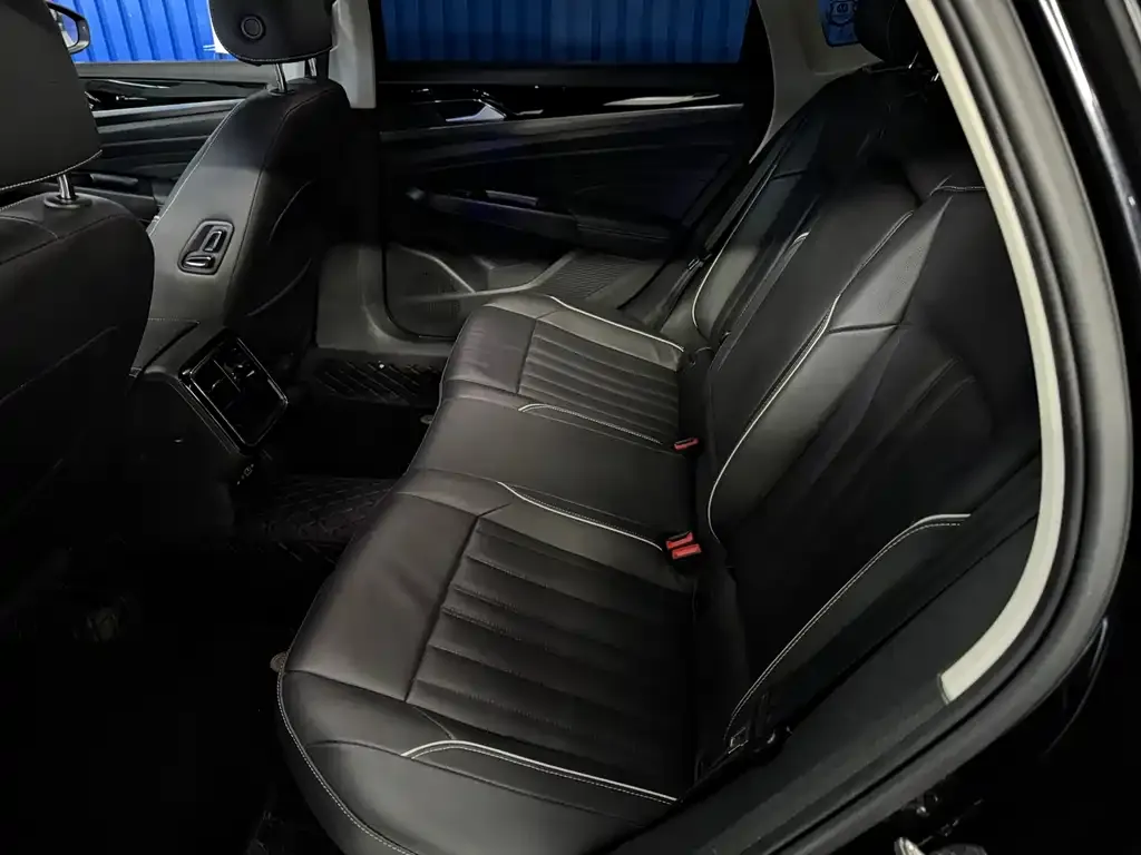 Volkswagen Passat — фото 7