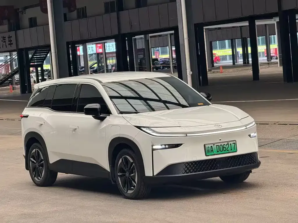 Toyota Platinum 3X 2025 из CN, фото 3