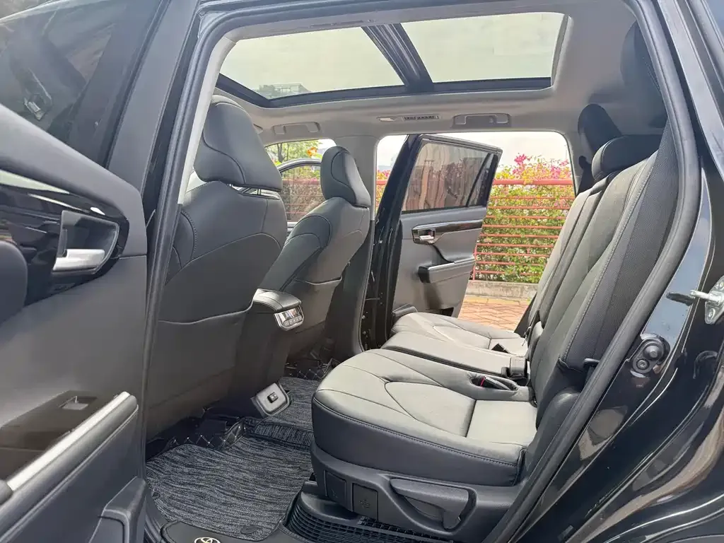 Toyota Highlander 2023 из CN, фото 8