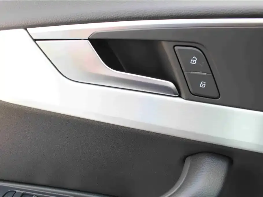 Audi A4L 2022 из CN, фото 10