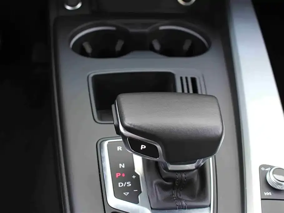 Audi A4L 2022 из CN, фото 9