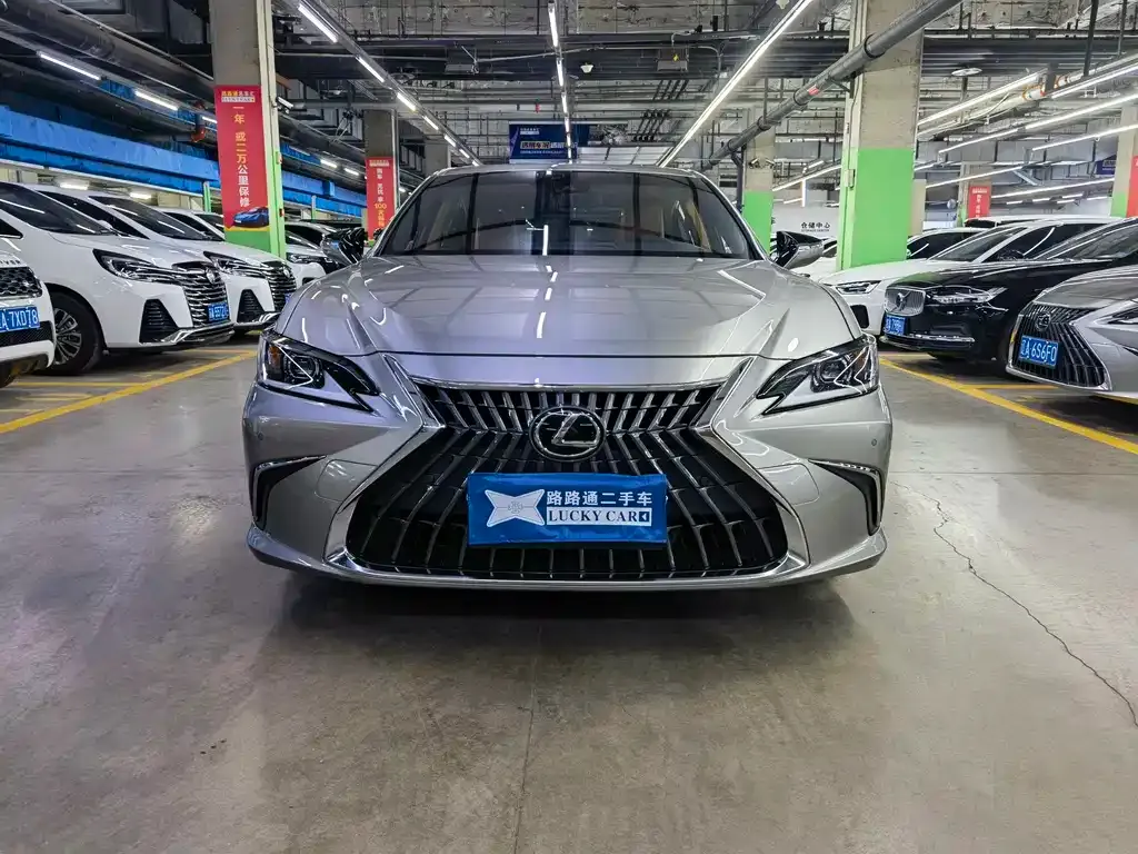 Lexus ES 2023 из CN, фото 2