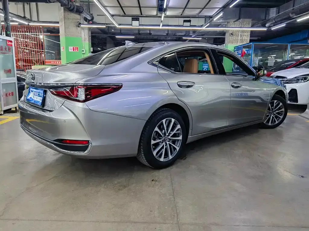Lexus ES 2023 из CN, фото 4