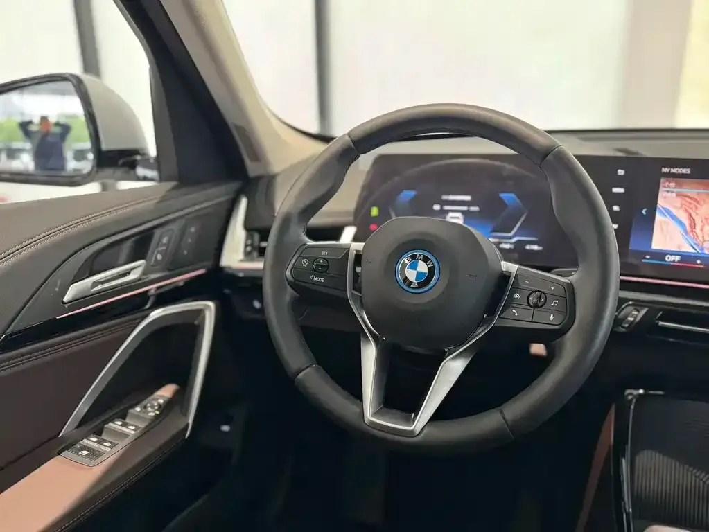 BMW iX1 2025 из CN, фото 10