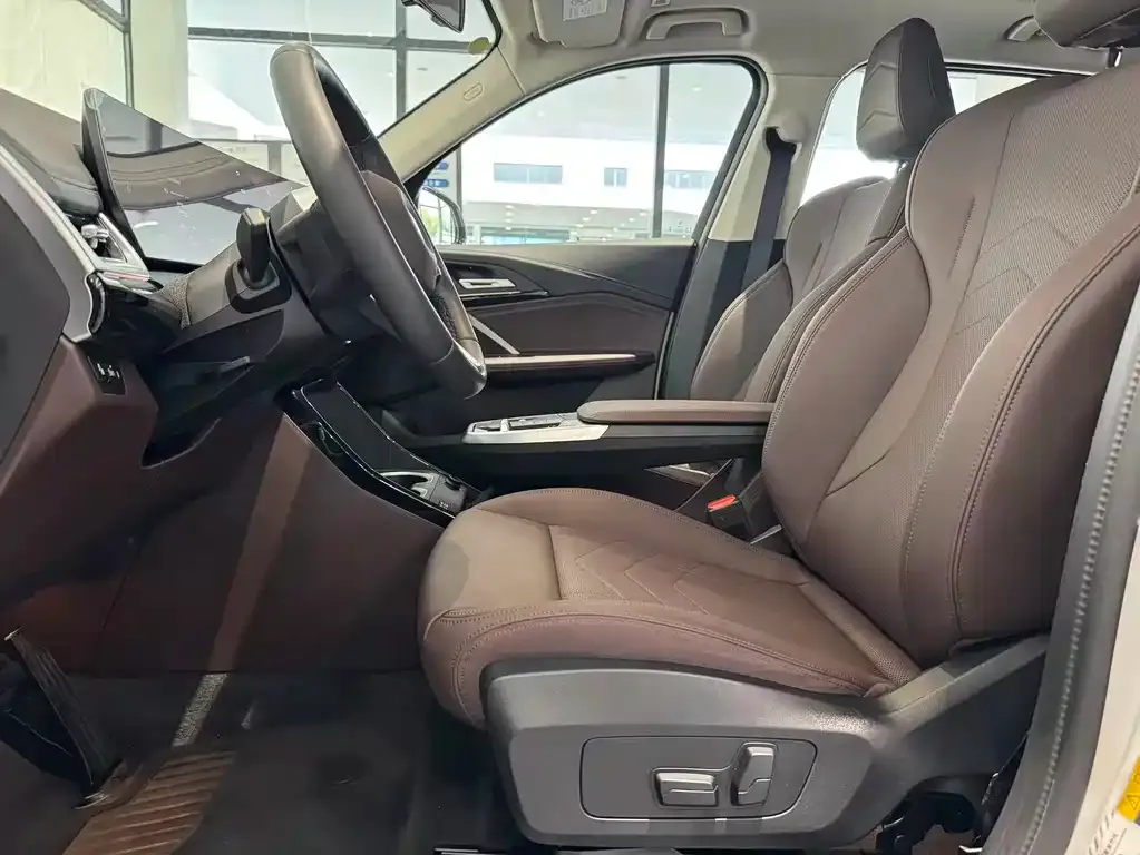 BMW iX1 2025 из CN, фото 7