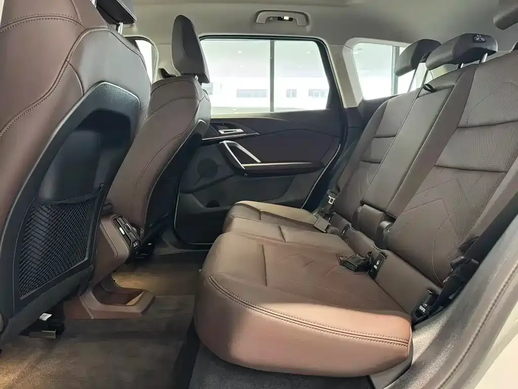 BMW iX1 2025 из CN, фото 8