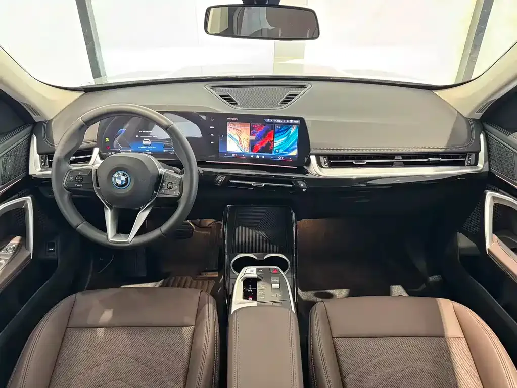 BMW iX1 2025 из CN, фото 9