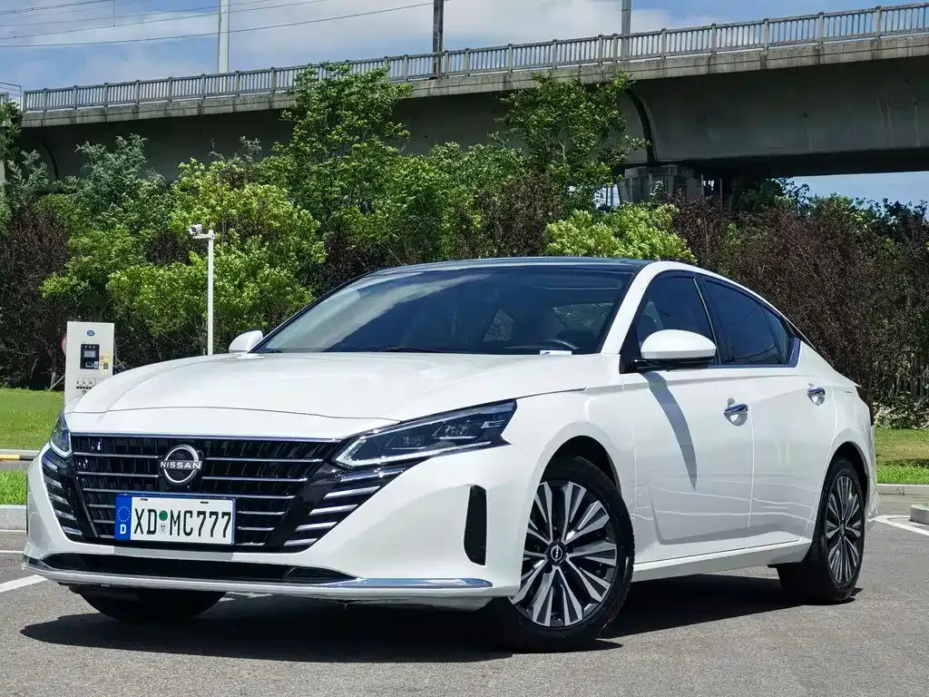 Nissan Teana — фото 1