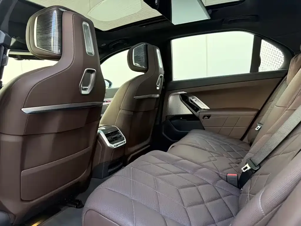 BMW 7 Series 2024 из CN, фото 4