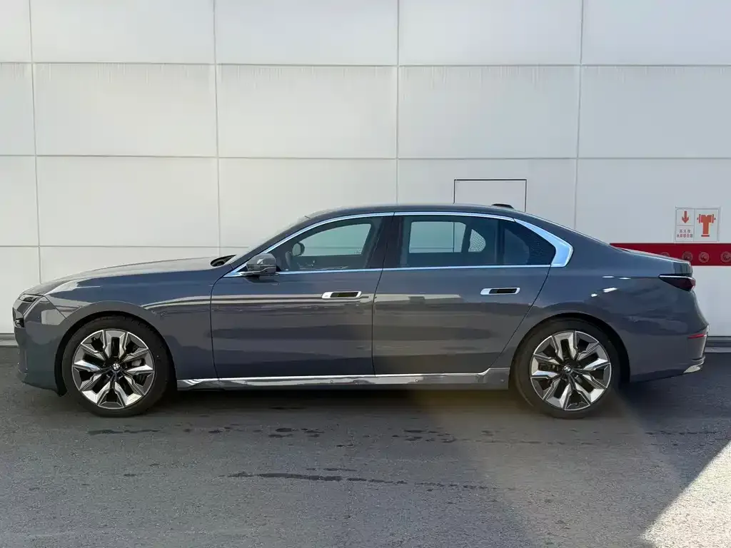 BMW 7 Series 2024 из CN, фото 6