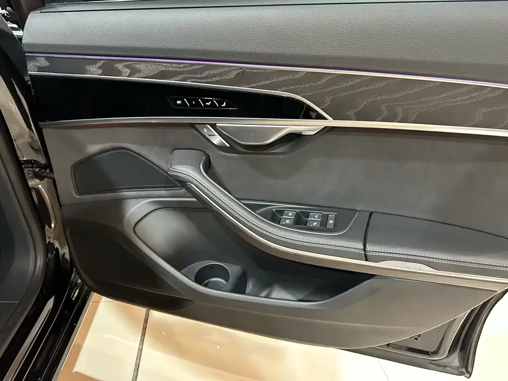 Audi A8 2023 из CN, фото 10