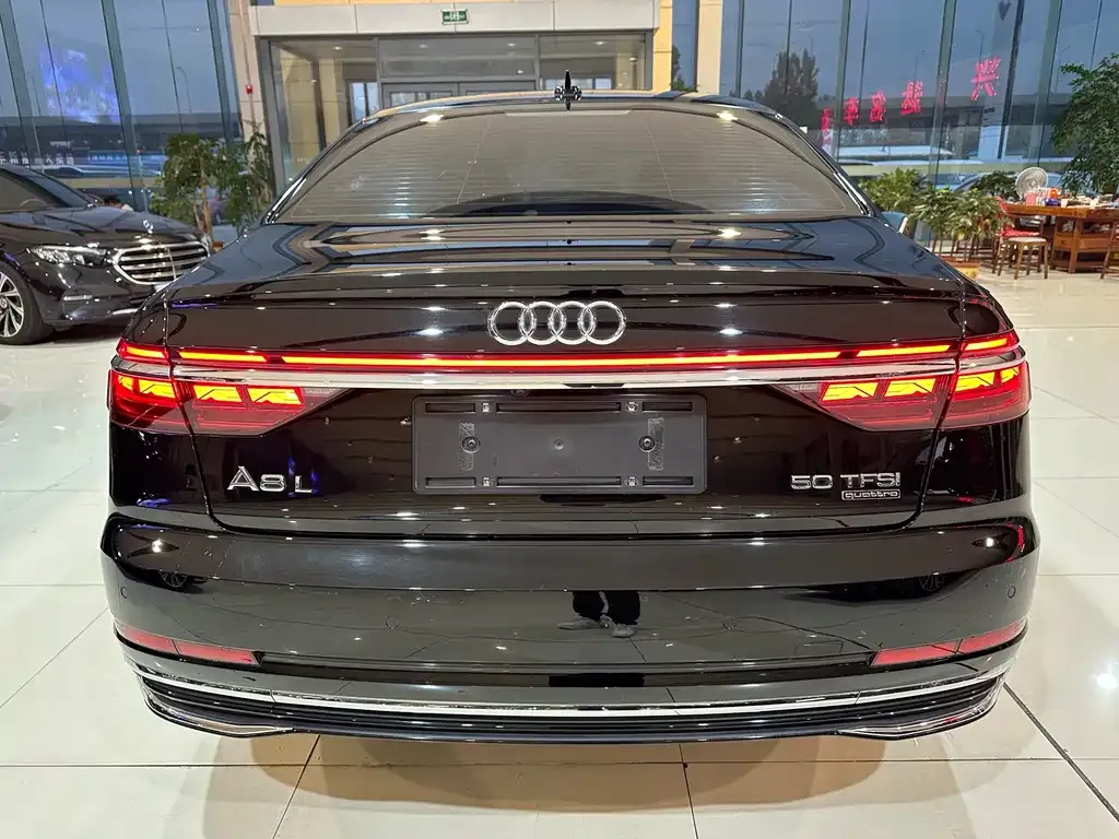 Audi A8 2023 из CN, фото 3