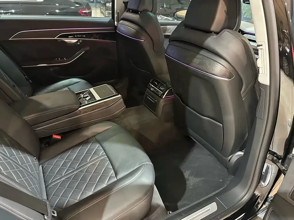 Audi A8 2023 из CN, фото 7