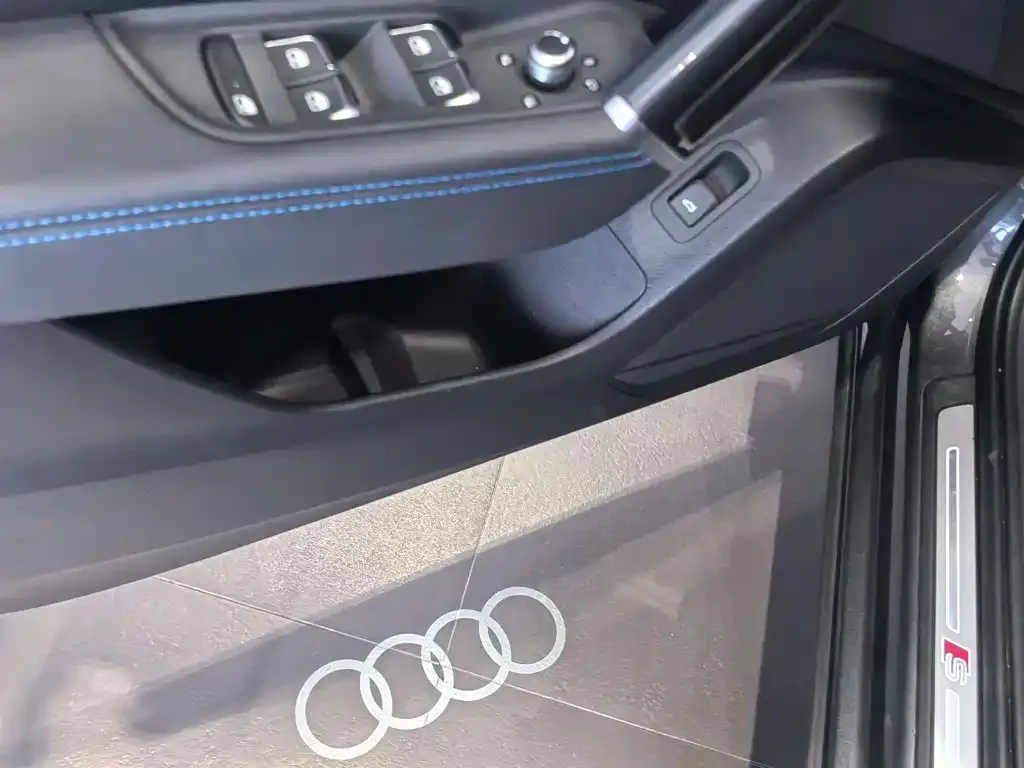 Audi Q2L 2024 из CN, фото 9