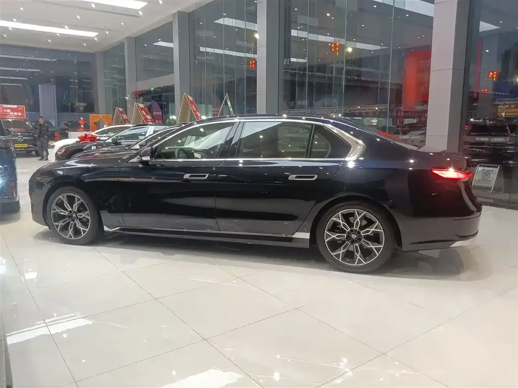 BMW 7 Series 2025 из CN, фото 5
