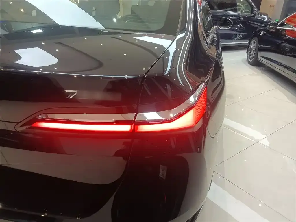 BMW 7 Series 2025 из CN, фото 8
