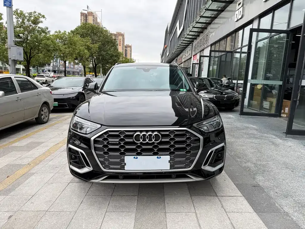 Audi Q5L 2022 из CN, фото 2
