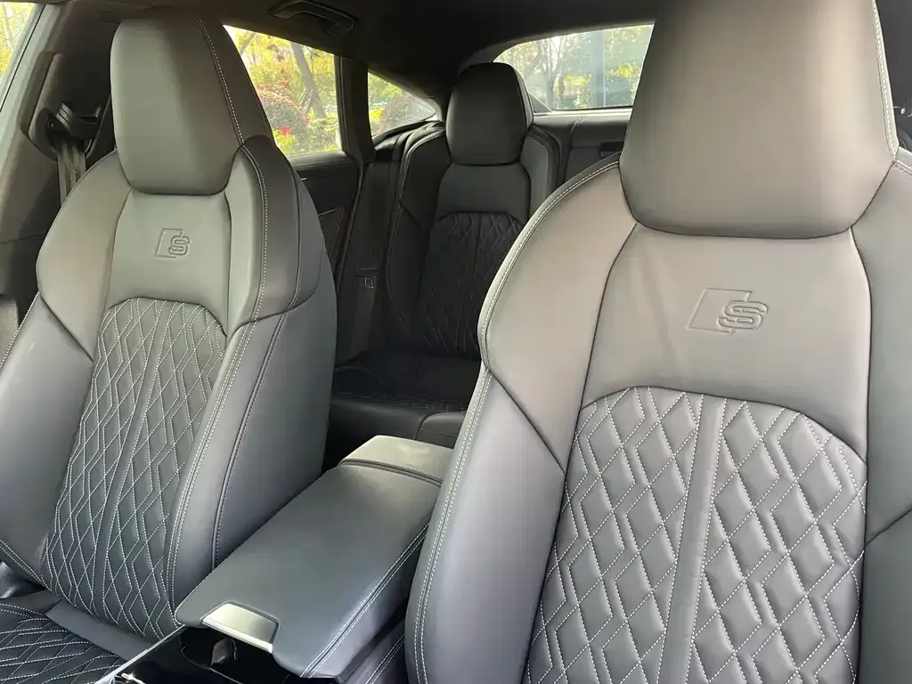 Audi A7 2024 из CN, фото 8