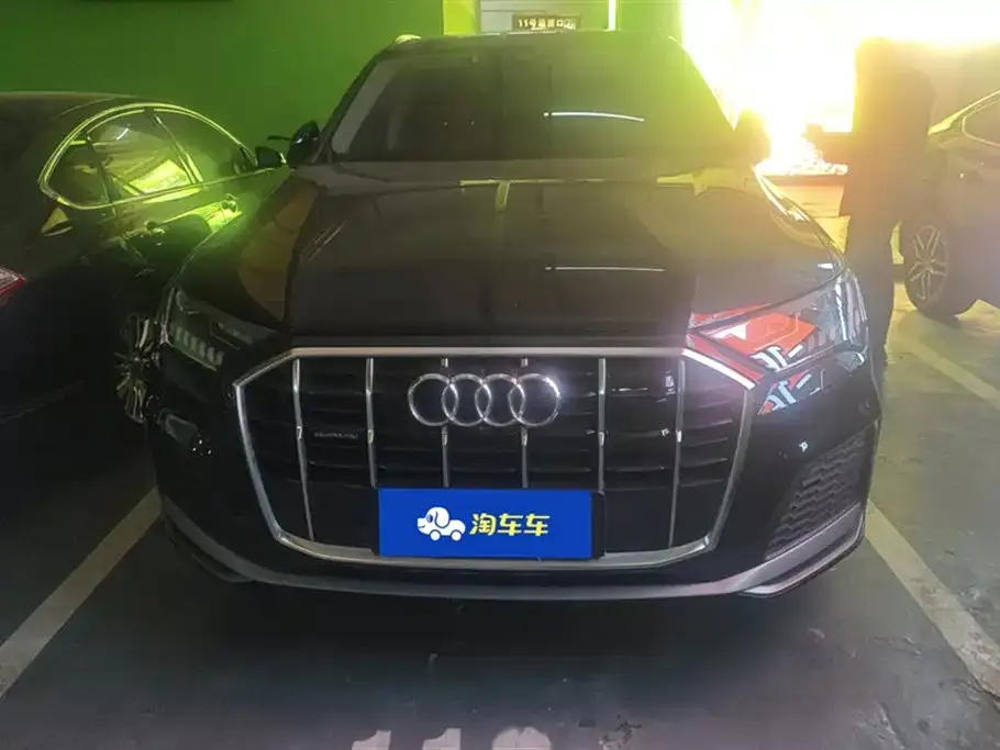 Audi Q7 2024 из CN, фото 2