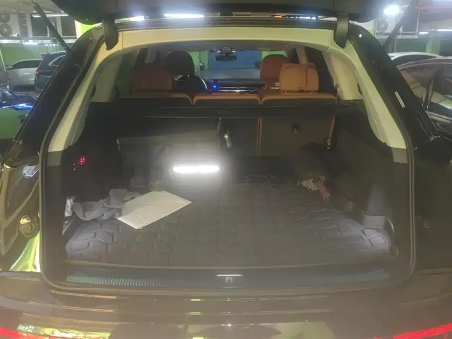 Audi Q7 2024 из CN, фото 4