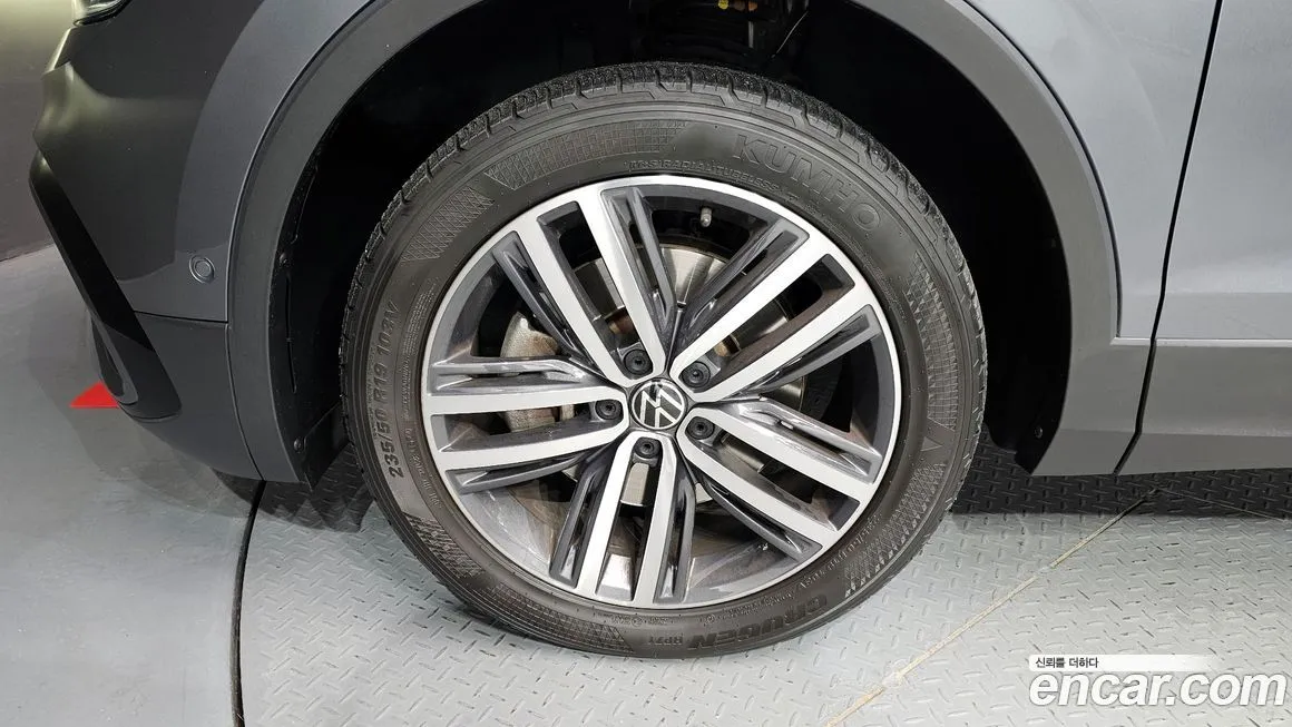 Volkswagen Tiguan — фото 5