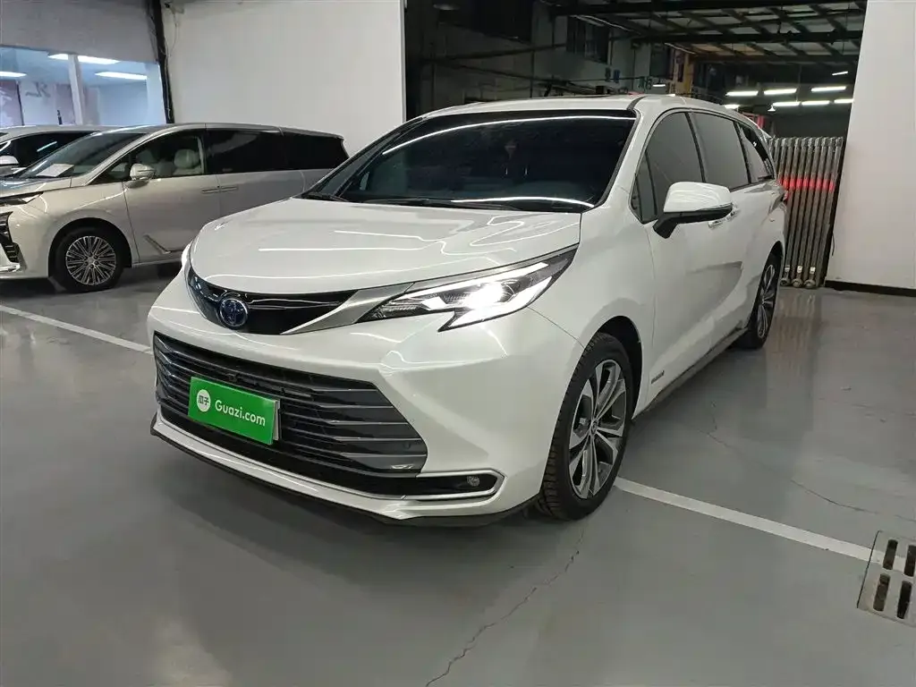 Toyota Sienna 2023 из CN, фото 1
