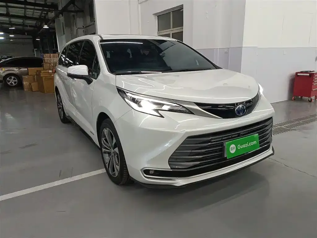 Toyota Sienna 2023 из CN, фото 4