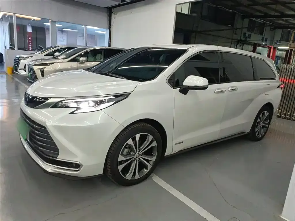 Toyota Sienna 2023 из CN, фото 5
