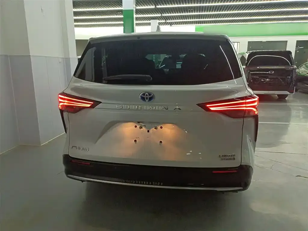 Toyota Sienna 2023 из CN, фото 6