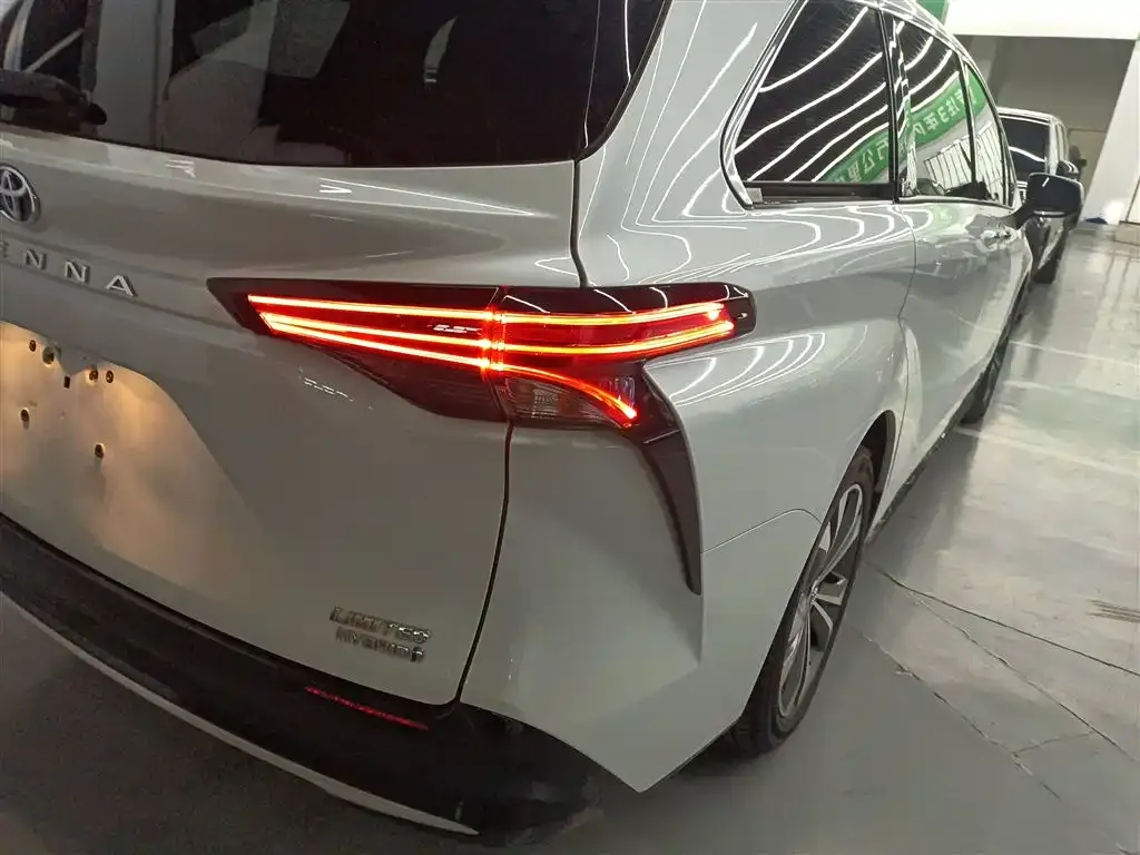 Toyota Sienna 2023 из CN, фото 8