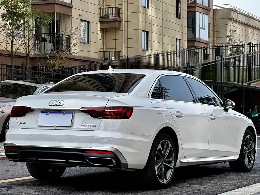 Audi A4L 2022 из CN, фото 10