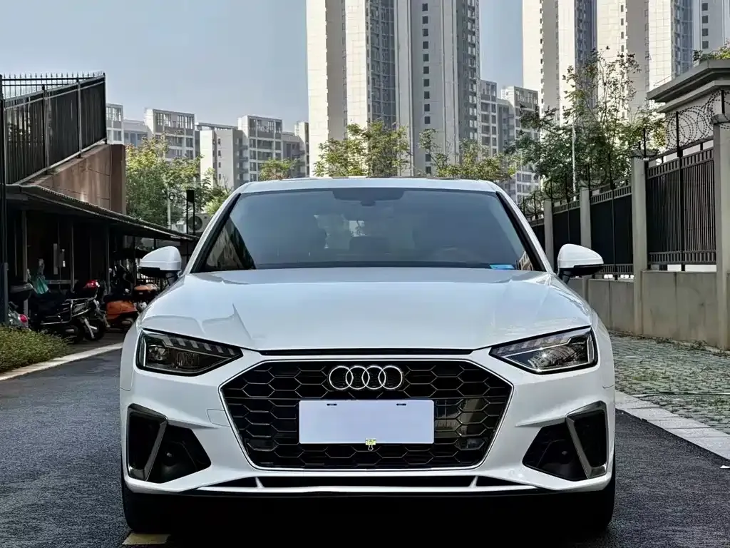 Audi A4L 2022 из CN, фото 2