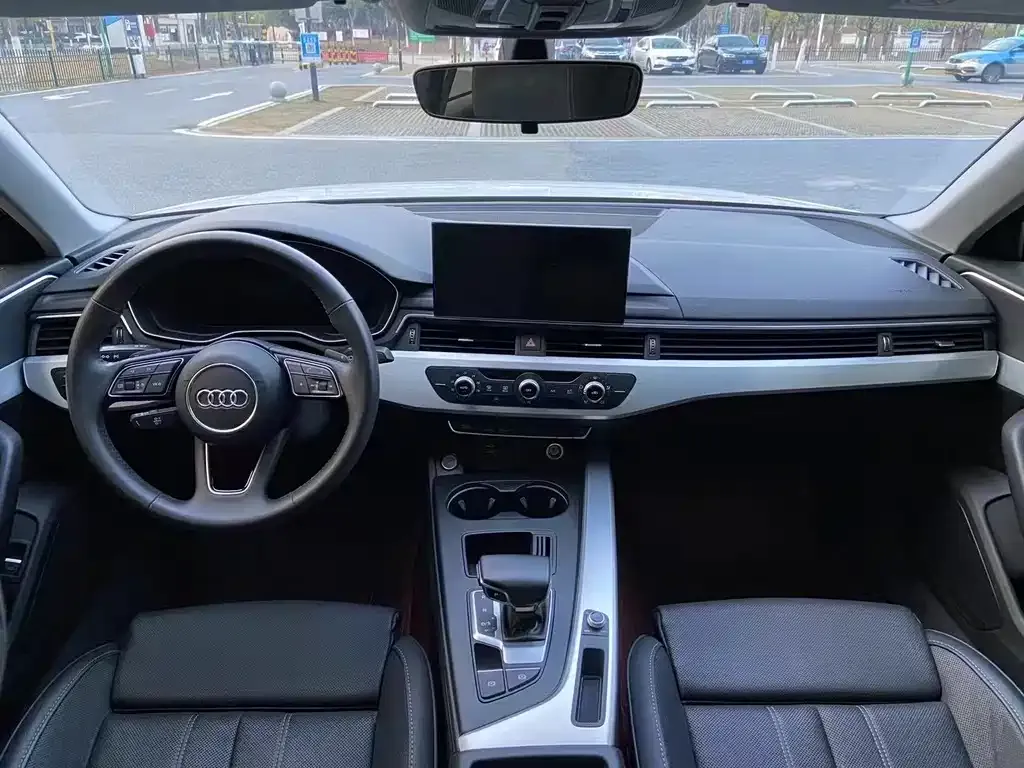 Audi A4L 2022 из CN, фото 5