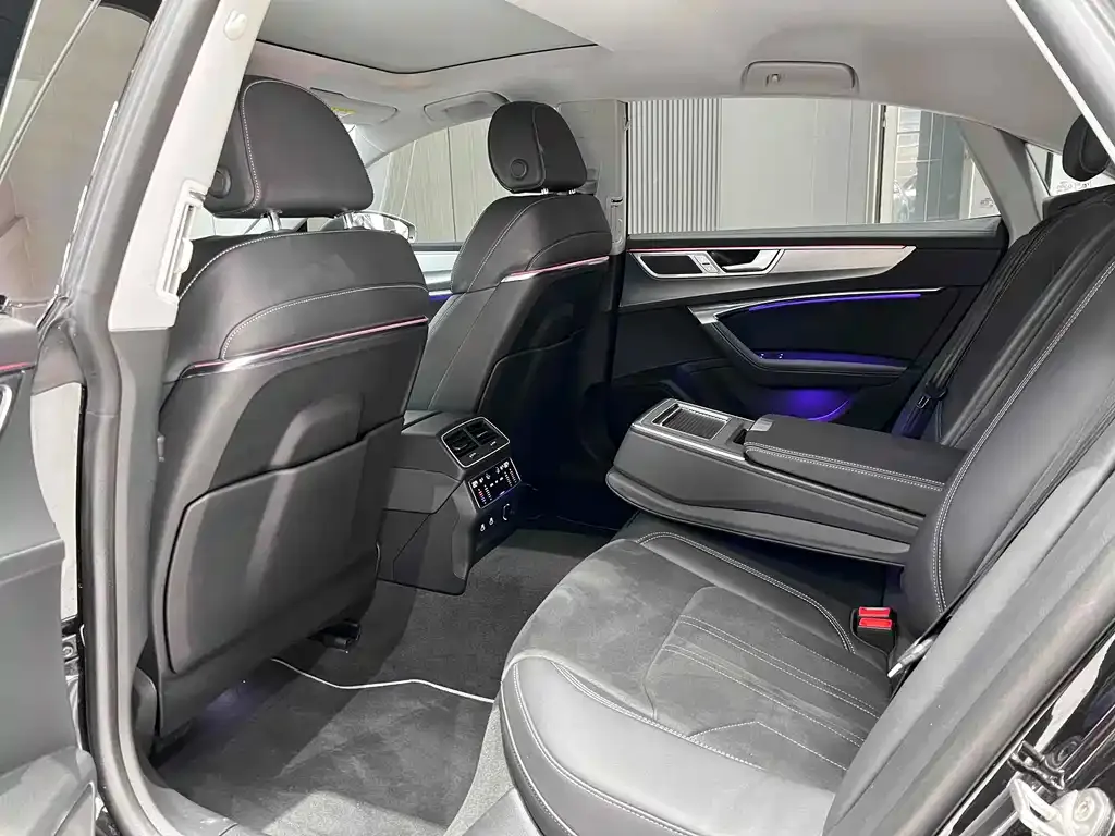 Audi A7L 2024 из CN, фото 10