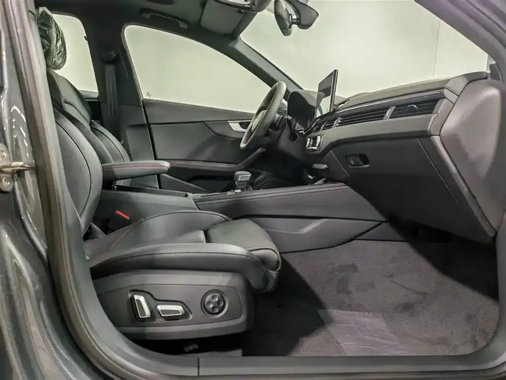 Audi A4L 2025 из CN, фото 7