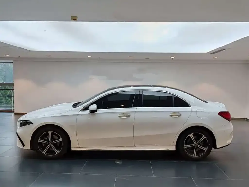 Mercedes-Benz A-Class 2023 из CN, фото 3