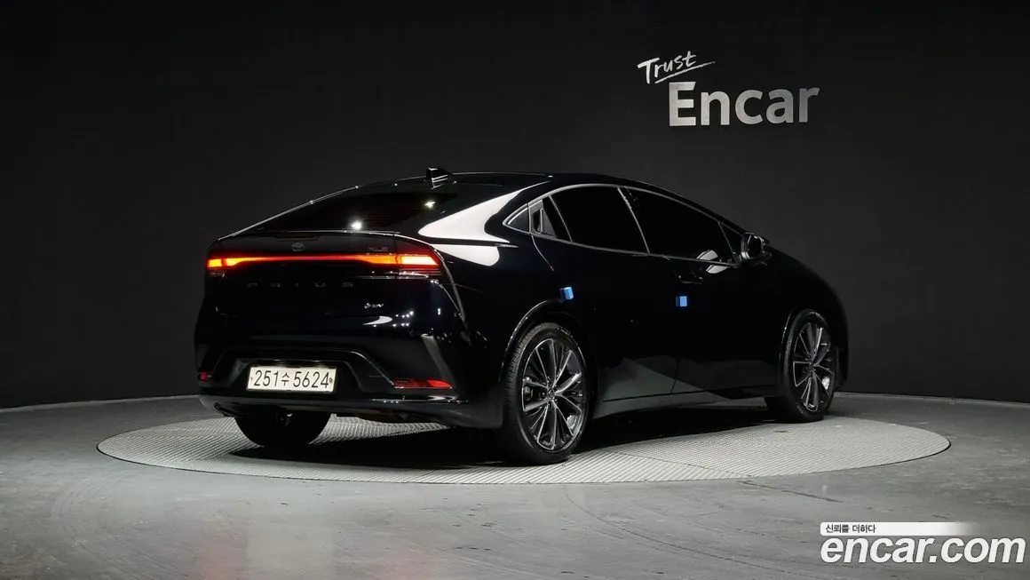 Toyota Prius 2024 из KR, фото 2