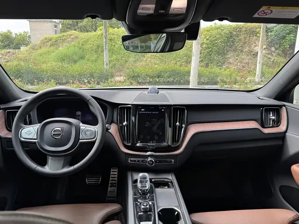 Volvo XC60 2023 из CN, фото 4
