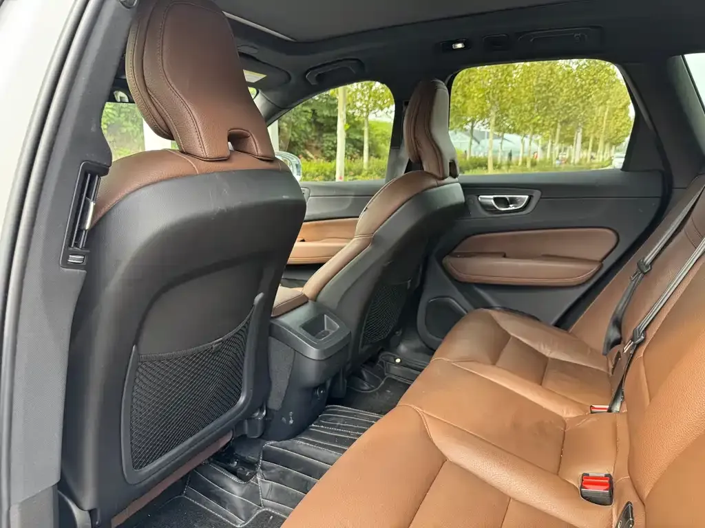 Volvo XC60 2023 из CN, фото 5