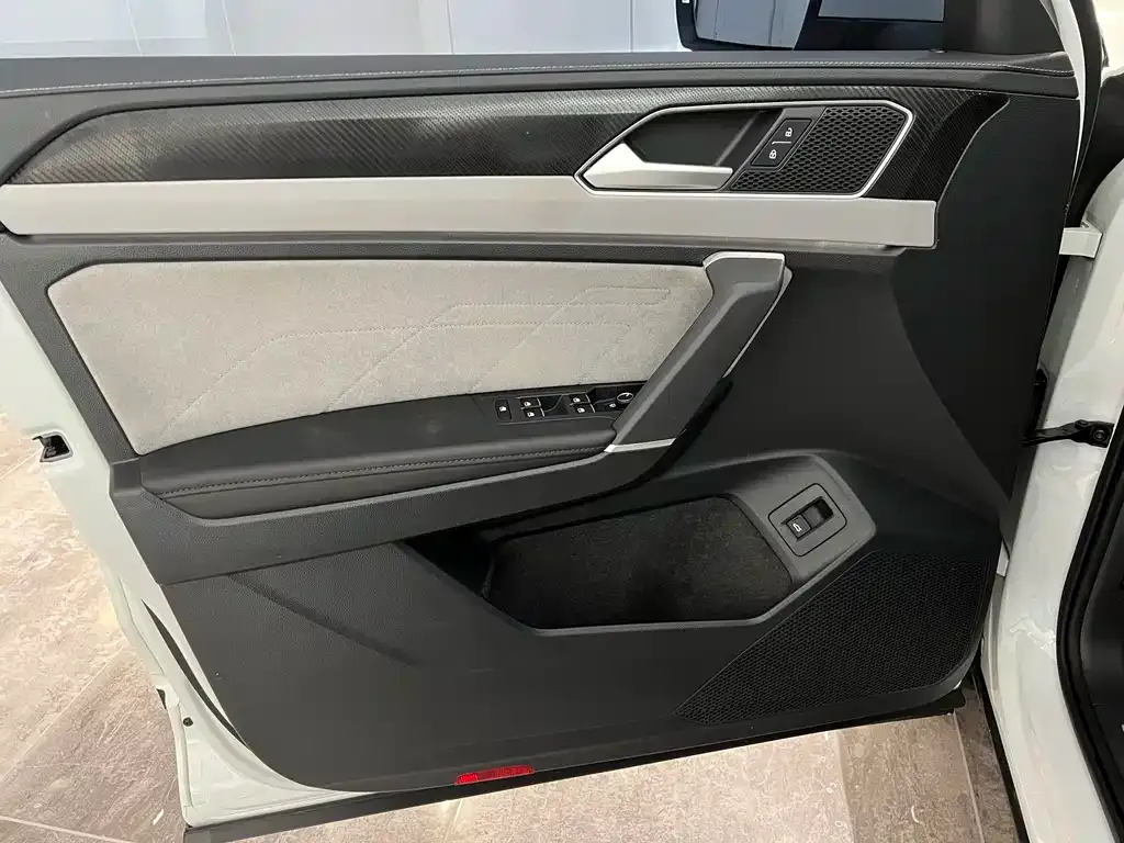 Volkswagen X 2023 из CN, фото 10